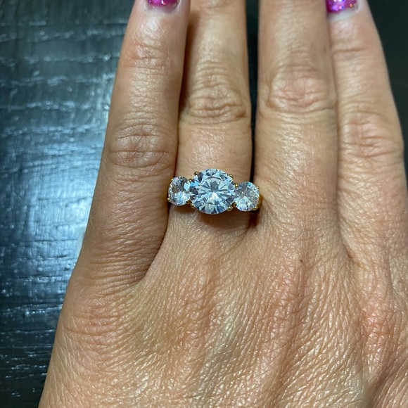 stainless steel ring w 3 AAA cubic zirconia Stones - Picture 3 of 8